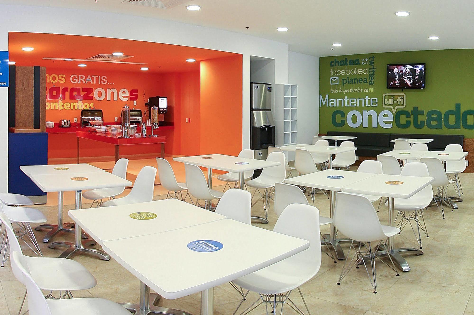 One Leon Poliforum León Exterior foto